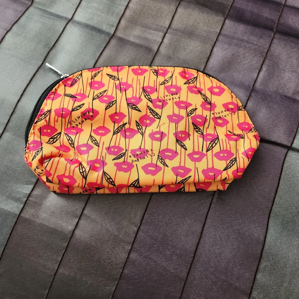 Source Unknown nwt cosmetic